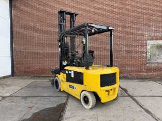 Wózki widłowe używane HYUNDAI 30BH-7 ELEKTRO VIERRADFRONTSTAPLER (13072497)