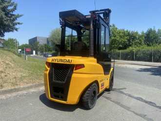 Wózki widłowe używane HYUNDAI 35 DN-9V DIESEL VIERRADFRONTSTAPLER (13047323)
