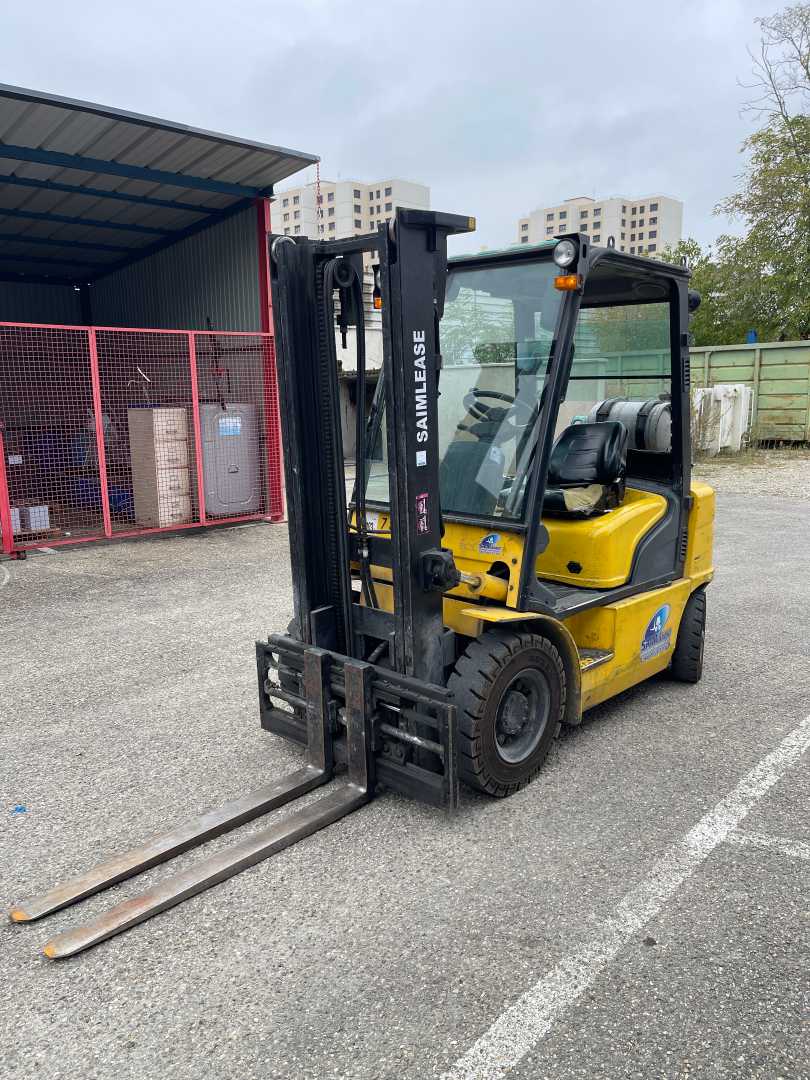 Wózki widłowe używane HYUNDAI chariot élévateur à fourches GAS VIERRADFRONTSTAPLER (13046109)