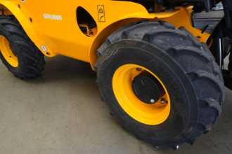 Wózki widłowe używane JCB 520-40 4WS DIESEL TELESKOPARMSTAPLER (13075103)