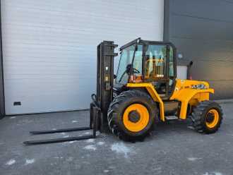 Wózki widłowe używane JCB 940-4 T4 - TRIPLEX DIESEL GELAENDESTAPLER (13053109) backdrop