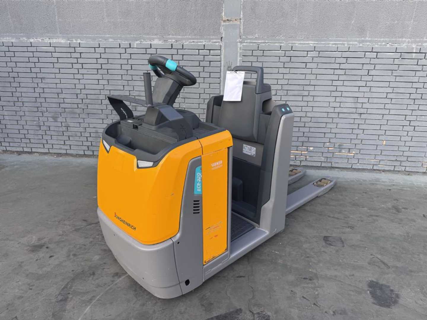 Wózki widłowe używane JUNGHEINRICH ECE 220 Baujahr 2022 / Stunden 363 /TOP CONDITION ELEKTRO NIEDERHUBKOMMISSIONIERER (13075485)