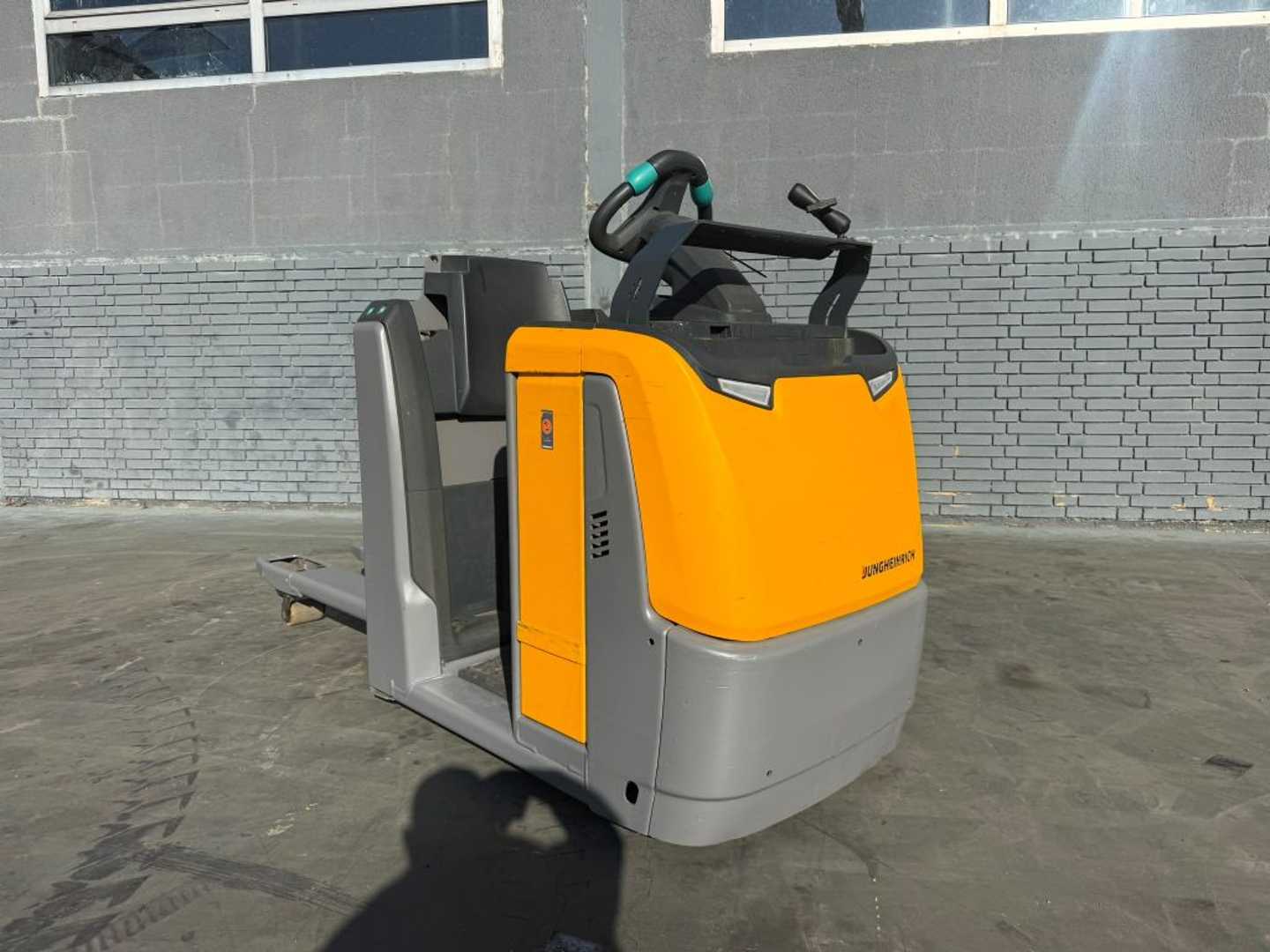 Wózki widłowe używane JUNGHEINRICH ECE 220 Baujahr 2023 / Stunden 3125 /TOP CONDITION ELEKTRO NIEDERHUBKOMMISSIONIERER (13076489)