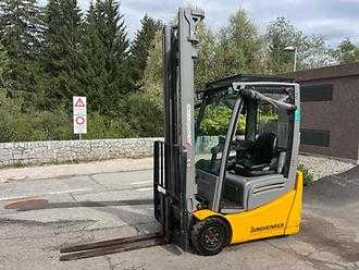 Wózki widłowe używane JUNGHEINRICH EFG 213 - 450ZT ELEKTRO DREIRADFRONTSTAPLER (13068224) backdrop
