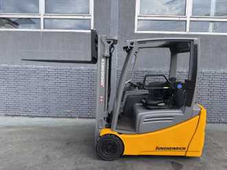 Wózki widłowe używane JUNGHEINRICH EFG 216 Baujahr 2021 / Stunden 5359 HH 3100 ELEKTRO DREIRADFRONTSTAPLER (13066833)