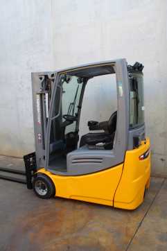 Wózki widłowe używane JUNGHEINRICH EFG 218 440 DZ LI-ION ELEKTRO DREIRADFRONTSTAPLER (13069254)