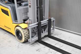 Wózki widłowe używane JUNGHEINRICH EFG 220 /58577/ ELEKTRO DREIRADFRONTSTAPLER (13064596)