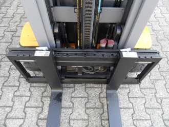 Wózki widłowe używane JUNGHEINRICH EFG 220 - Voll-Freihub - Kabine ELEKTRO DREIRADFRONTSTAPLER (13074487)