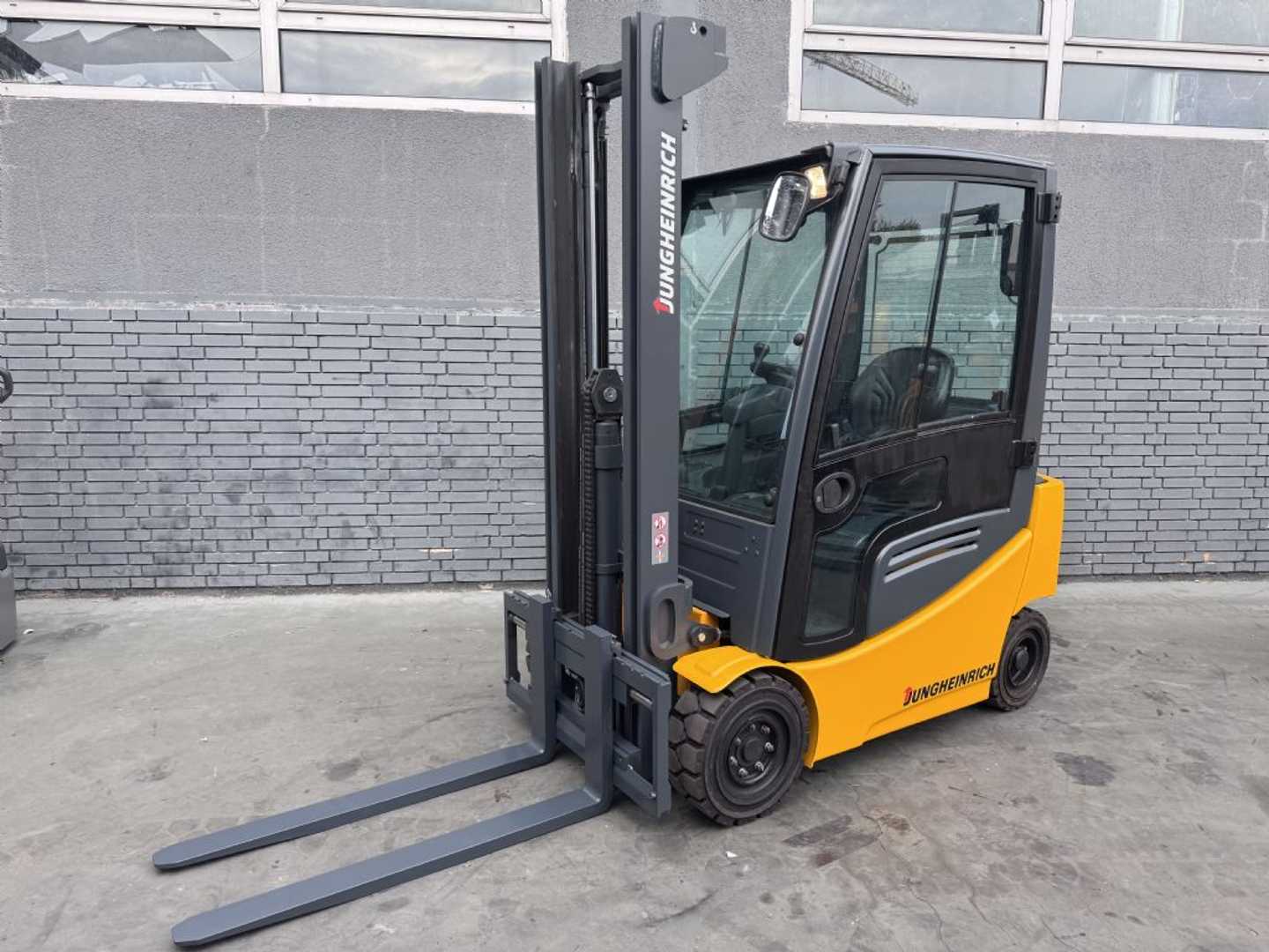 Wózki widłowe używane JUNGHEINRICH EFG 316 Baujahr 2014 Stunden 3924 Akku 2023 ELEKTRO VIERRADFRONTSTAPLER (13074498)