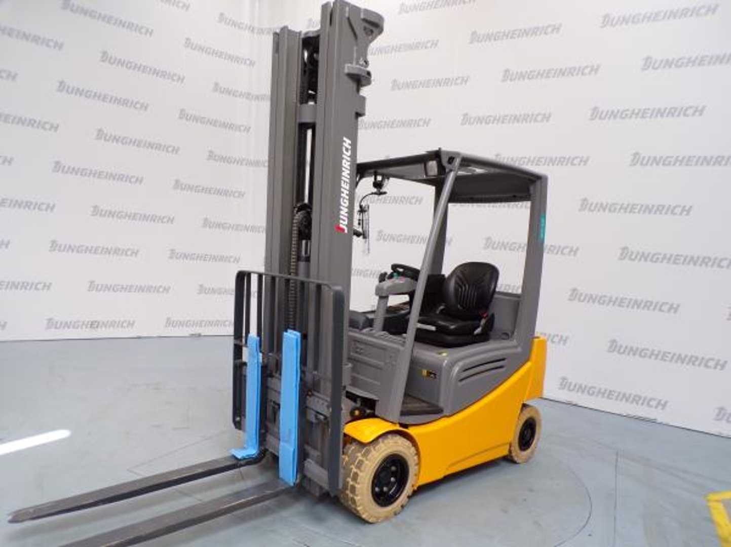 Wózki widłowe używane JUNGHEINRICH EFG 318k SP GE 115-600 DZ ELEKTRO VIERRADFRONTSTAPLER (12986592)