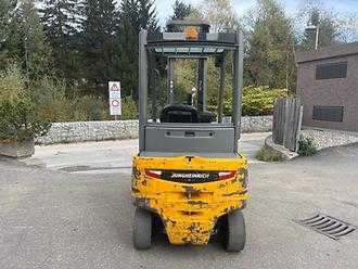 Wózki widłowe używane JUNGHEINRICH EFG 320 - 400ZZ ELEKTRO VIERRADFRONTSTAPLER (13073704)