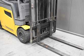 Wózki widłowe używane JUNGHEINRICH EFG 320 /58921/ ELEKTRO VIERRADFRONTSTAPLER (13069532)