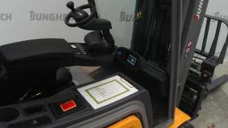 Wózki widłowe używane JUNGHEINRICH EFG 320 SP GE 100-470 DZ LI ION ELEKTRO VIERRADFRONTSTAPLER (13043495)