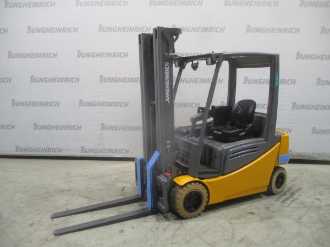 Wózki widłowe używane JUNGHEINRICH EFG 320 SP GE 115-500 DZ ELEKTRO VIERRADFRONTSTAPLER (13075013) backdrop