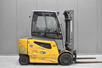 Wózki widłowe używane JUNGHEINRICH EFG 425 /57704/ ELEKTRO VIERRADFRONTSTAPLER (13040603)