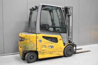 Wózki widłowe używane JUNGHEINRICH EFG 425 /57704/ ELEKTRO VIERRADFRONTSTAPLER (13040603)