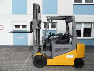 Wózki widłowe używane JUNGHEINRICH EFG 425 - Freisichtmast - 4. Funktion ELEKTRO VIERRADFRONTSTAPLER (13032854)