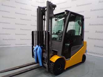 Wózki widłowe używane JUNGHEINRICH EFG 425 SP GE 115-330 ZT ELEKTRO VIERRADFRONTSTAPLER (13075238) backdrop