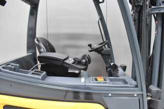 Wózki widłowe używane JUNGHEINRICH EFG 425 k /56108/ ELEKTRO VIERRADFRONTSTAPLER (13030882)