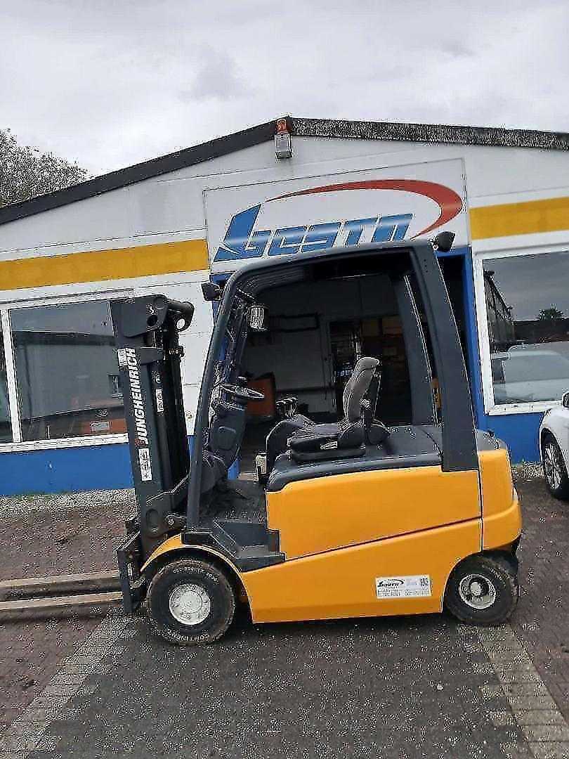 Wózki widłowe używane JUNGHEINRICH EFG 425K SP ELEKTRO VIERRADFRONTSTAPLER (13072103)