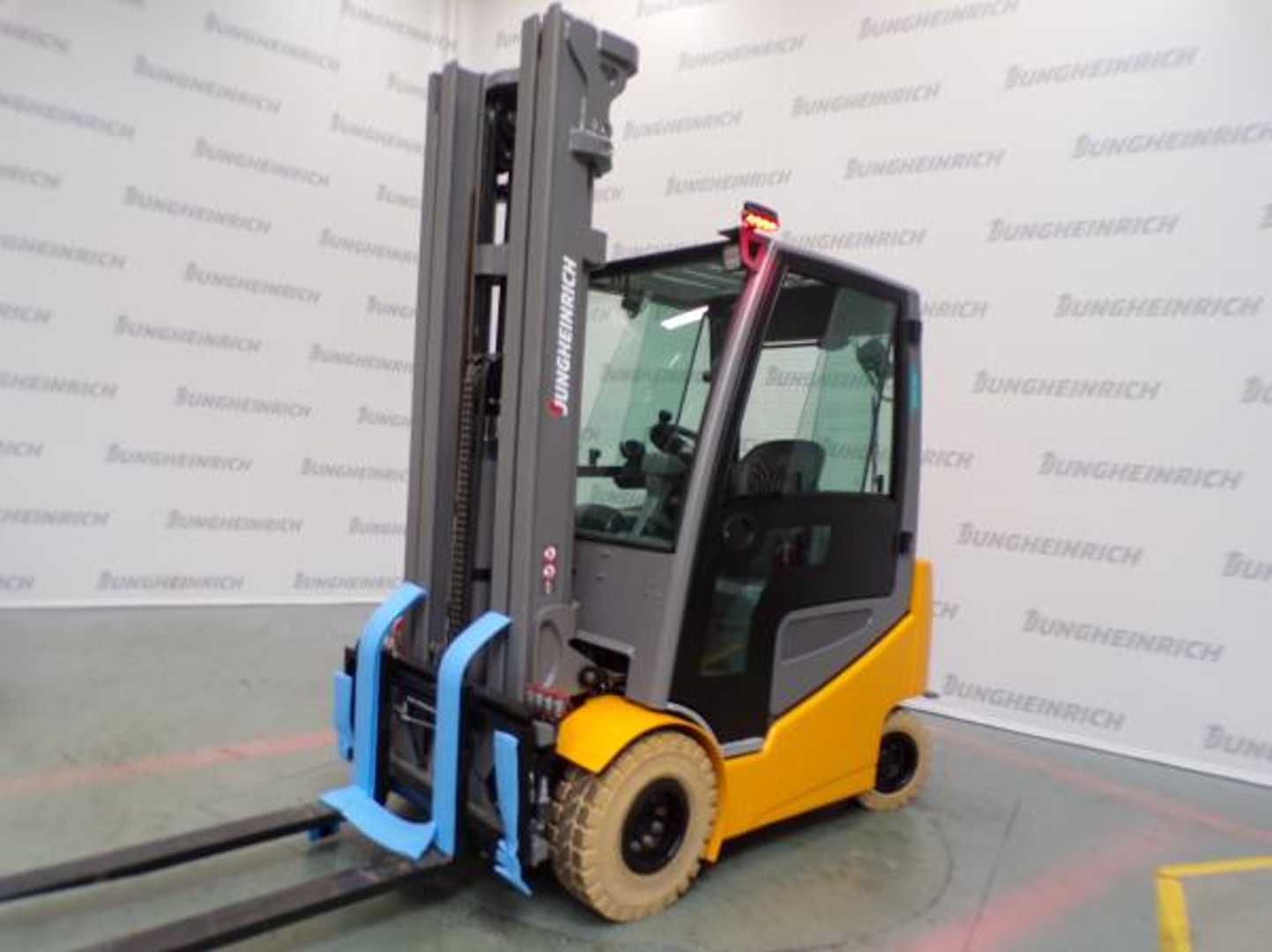 Wózki widłowe używane JUNGHEINRICH EFG 425k MP G+E 115-600 DZ ELEKTRO VIERRADFRONTSTAPLER (13059642)