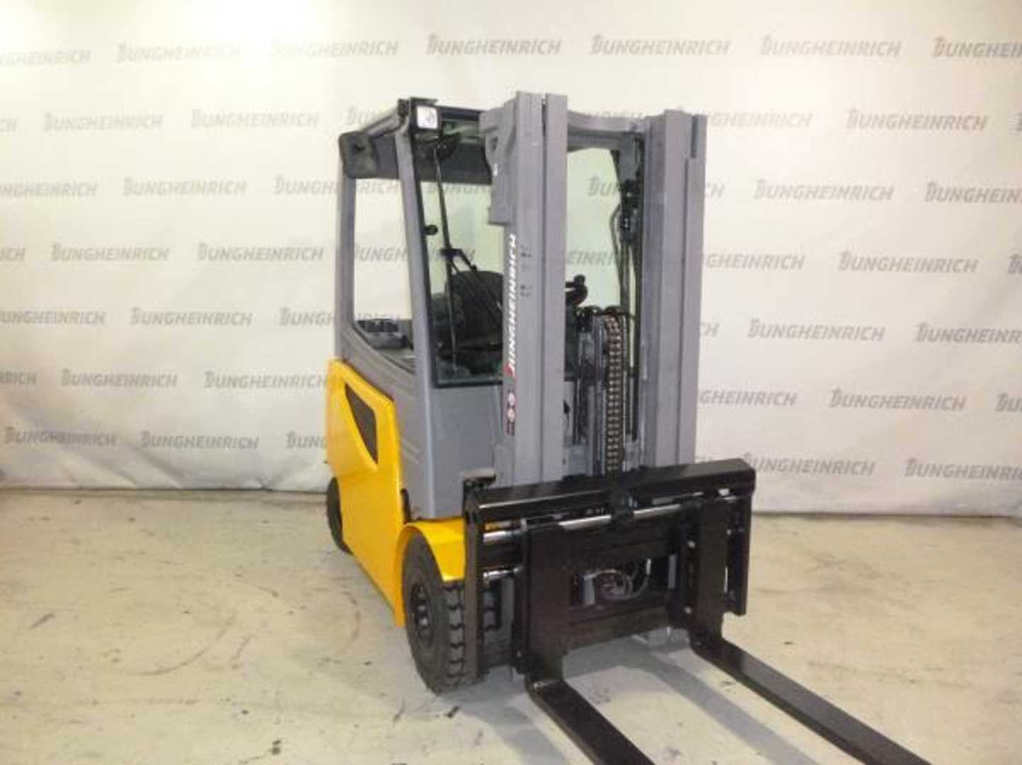 Wózki widłowe używane JUNGHEINRICH EFG 425k SP GE ZVG115-440 DZ ELEKTRO VIERRADFRONTSTAPLER (13060890)
