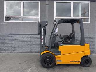 Wózki widłowe używane JUNGHEINRICH EFG 535 Baujahr 2010/ Stunden 1186 TRIPLEX TOP ZUSTAND ELEKTRO VIERRADFRONTSTAPLER (13075081)