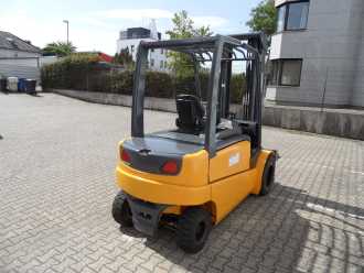 Wózki widłowe używane JUNGHEINRICH EFG 550 - Zinkenverstellgerät mit 2 m Gabeln ELEKTRO VIERRADFRONTSTAPLER (13065163)