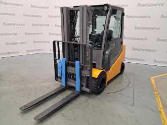 Wózki widłowe używane JUNGHEINRICH EFG S30 Li SP GE 120-440 DZ ELEKTRO VIERRADFRONTSTAPLER (13070387)