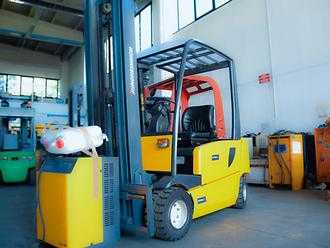 Wózki widłowe używane JUNGHEINRICH EFG-VAC20 ELEKTRO VIERRADFRONTSTAPLER (11964086)