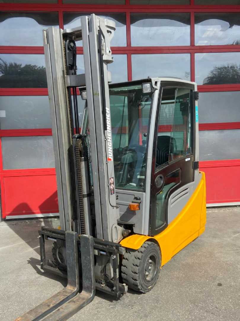 Wózki widłowe używane JUNGHEINRICH EFG218 ELEKTRO DREIRADFRONTSTAPLER (13064877)
