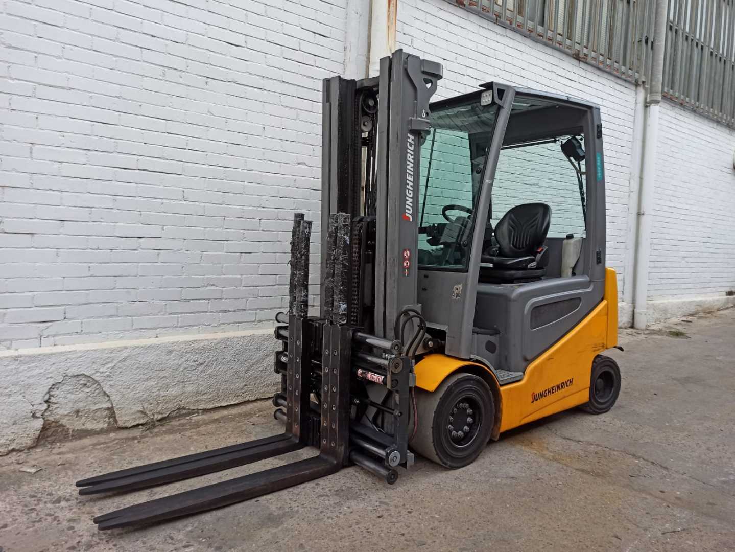 Wózki widłowe używane JUNGHEINRICH EFG430 ELEKTRO VIERRADFRONTSTAPLER (13060070)