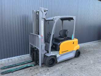 Wózki widłowe używane JUNGHEINRICH EFGBC330 ELEKTRO VIERRADFRONTSTAPLER (13065368) backdrop