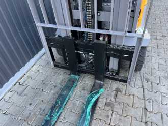 Wózki widłowe używane JUNGHEINRICH EFGBC330 ELEKTRO VIERRADFRONTSTAPLER (13065368)