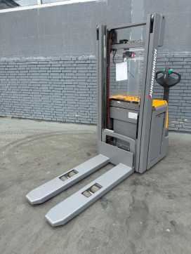 Wózki widłowe używane JUNGHEINRICH EJC 214 Baujahr 2016 HH 2700 MIt Waage ELEKTRO HOCHHUBWAGENDEICHSEL (13056877) backdrop