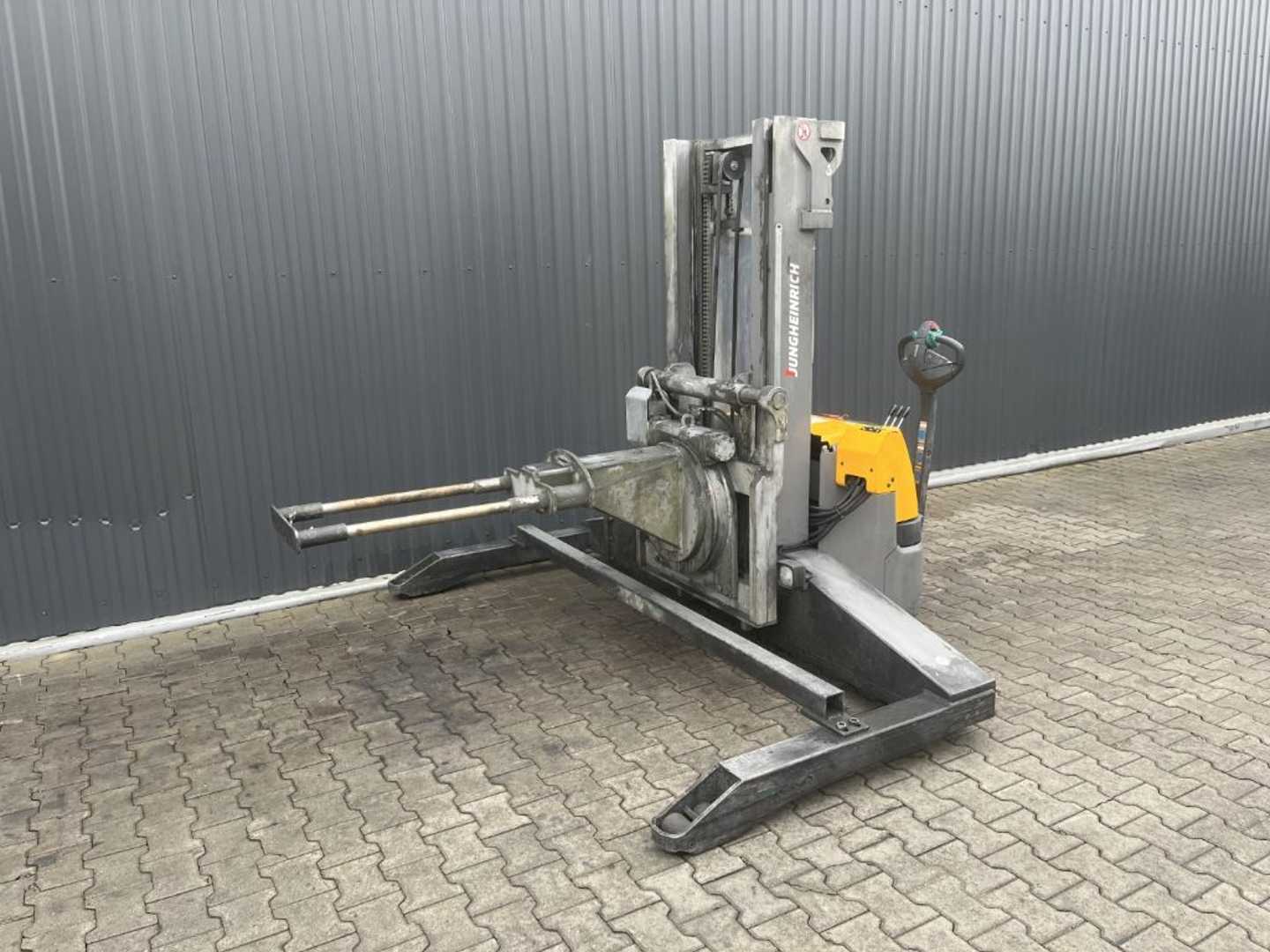 Wózki widłowe używane JUNGHEINRICH EJC B ELEKTRO HOCHHUBWAGENDEICHSEL (13073629)