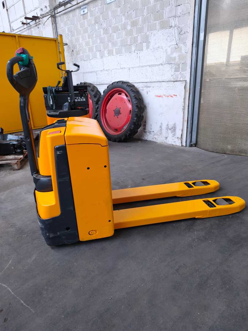 Wózki widłowe używane JUNGHEINRICH EJE 120 ELEKTRO NIEDERHUBWAGENSEMIELEKTRISCH (13072787)