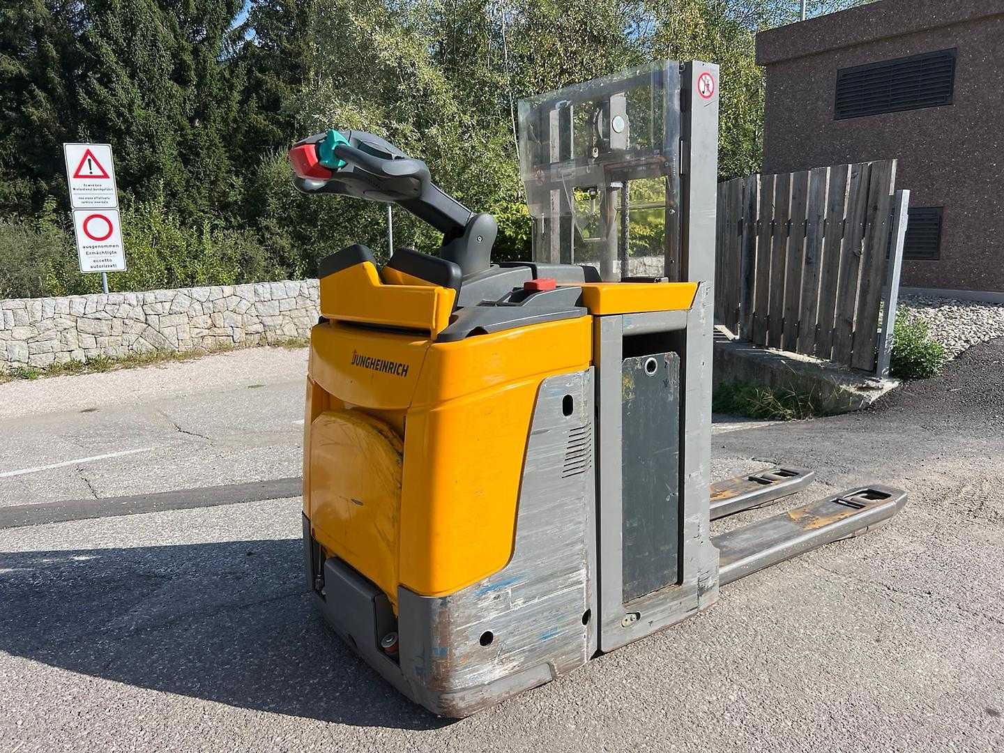 Wózki widłowe używane JUNGHEINRICH ERD 220 - 201ZT ELEKTRO HOCHHUBWAGENFAHRERSTAND (13067441)