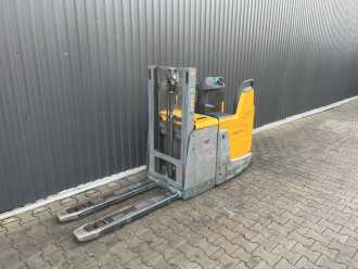 Wózki widłowe używane JUNGHEINRICH ERD220 ELEKTRO HOCHHUBWAGENFAHRERSTAND (13073636) backdrop