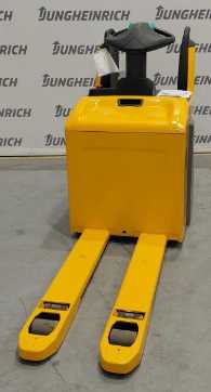 Wózki widłowe używane JUNGHEINRICH ERE 225 FP 115-54 LI ION ELEKTRO NIEDERHUBWAGENFAHRERSTAND (13022017) backdrop