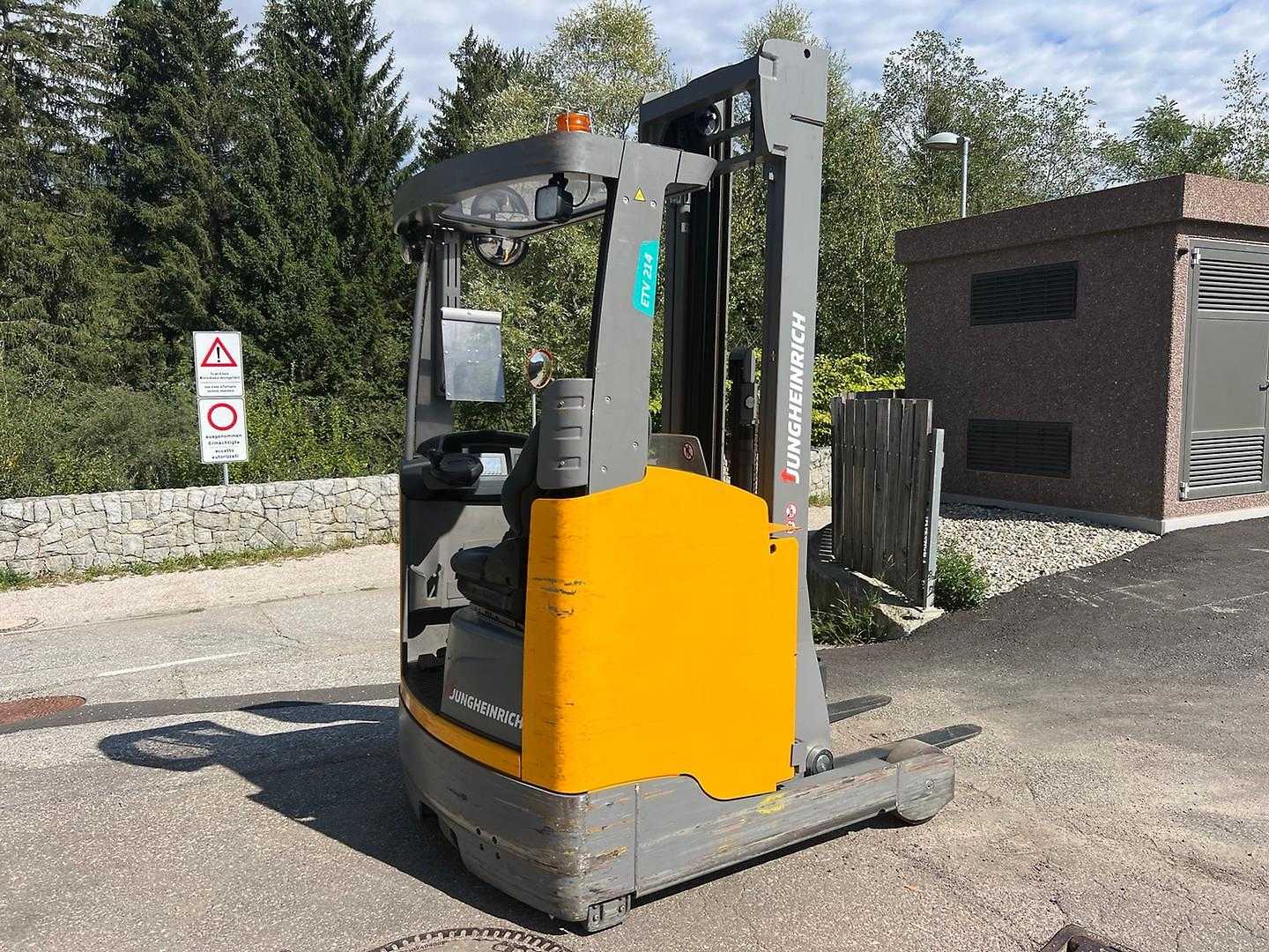 Wózki widłowe używane JUNGHEINRICH ETV 214 - 650DZ ELEKTRO SCHUBMASTSTAPLER (13065075)