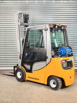 Wózki widłowe używane JUNGHEINRICH TFG 320s TFG 320s - Service Neu - STVO - Volllkabine -6,5m GAS VIERRADFRONTSTAPLER (12977664)
