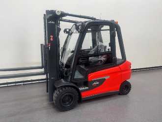 Wózki widłowe używane LINDE 1252 E 35 L-01 ELEKTRO VIERRADFRONTSTAPLER (13076434) backdrop