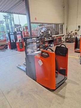 Wózki widłowe używane LINDE D10 : 1t / 2.0t (1163-01) ELEKTRO HOCHHUBWAGENFAHRERSTAND (12965556) backdrop