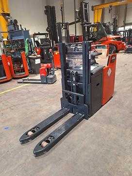 Wózki widłowe używane LINDE D10 : 1t / 2.0t (1163-01) ELEKTRO HOCHHUBWAGENFAHRERSTAND (12965556)