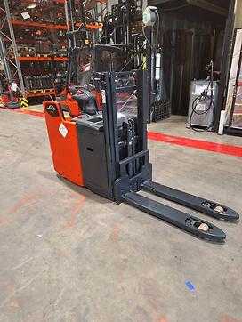 Wózki widłowe używane LINDE D10 : 1t / 2.0t (1163-01) ELEKTRO HOCHHUBWAGENFAHRERSTAND (12965556)