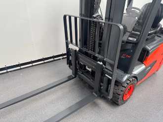 Wózki widłowe używane LINDE E 14-02 ELEKTRO VIERRADFRONTSTAPLER (13050926)