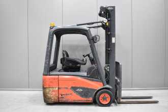 Wózki widłowe używane LINDE E 16 - 02 /58649/ ELEKTRO DREIRADFRONTSTAPLER (13074552)