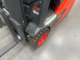 Wózki widłowe używane LINDE E 16-02 ELEKTRO VIERRADFRONTSTAPLER (13049929)