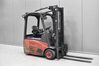 Wózki widłowe używane LINDE E 16 C - 01 /58958/ ELEKTRO DREIRADFRONTSTAPLER (13069535) backdrop